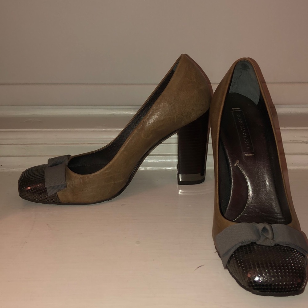 BCBG chain link and leather heel